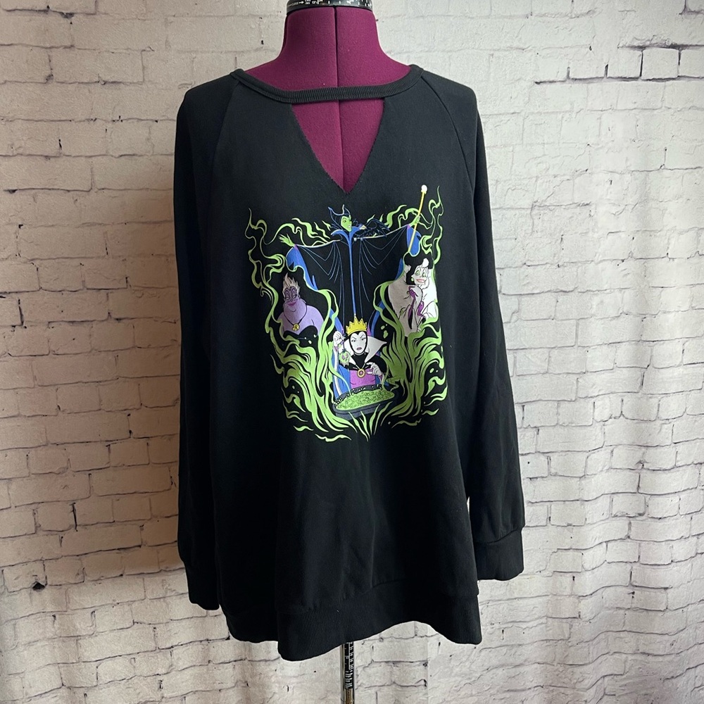 Torrid size 2 keyhole sweatshirt Disney villains